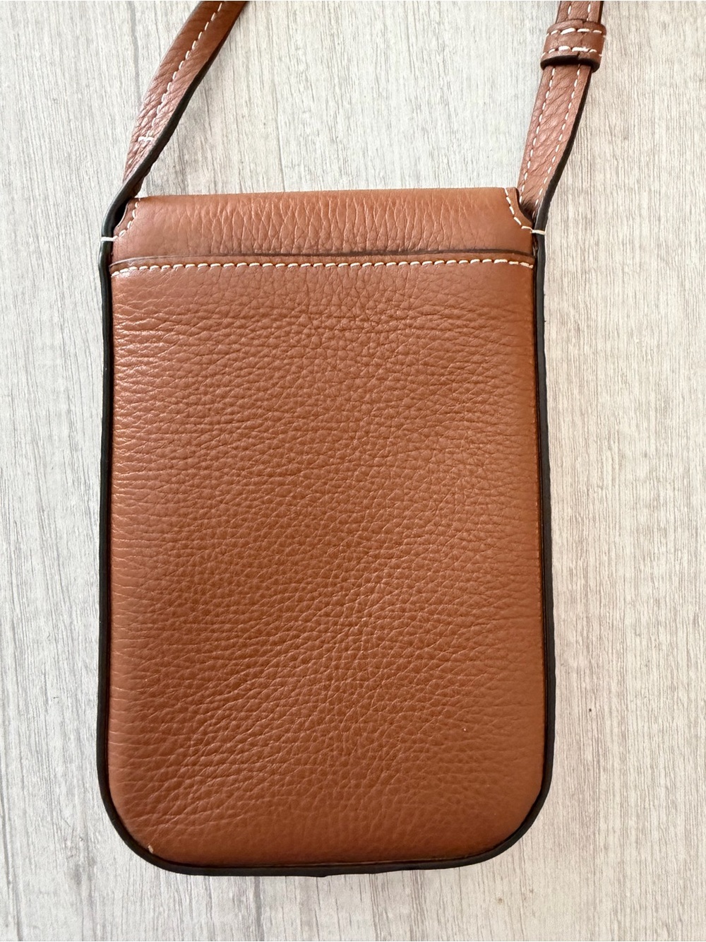 Tory Burch Pebbled Leather Miller Crossbody Phone Bag in Brown with Gold Logo - Picture 4 of 6
